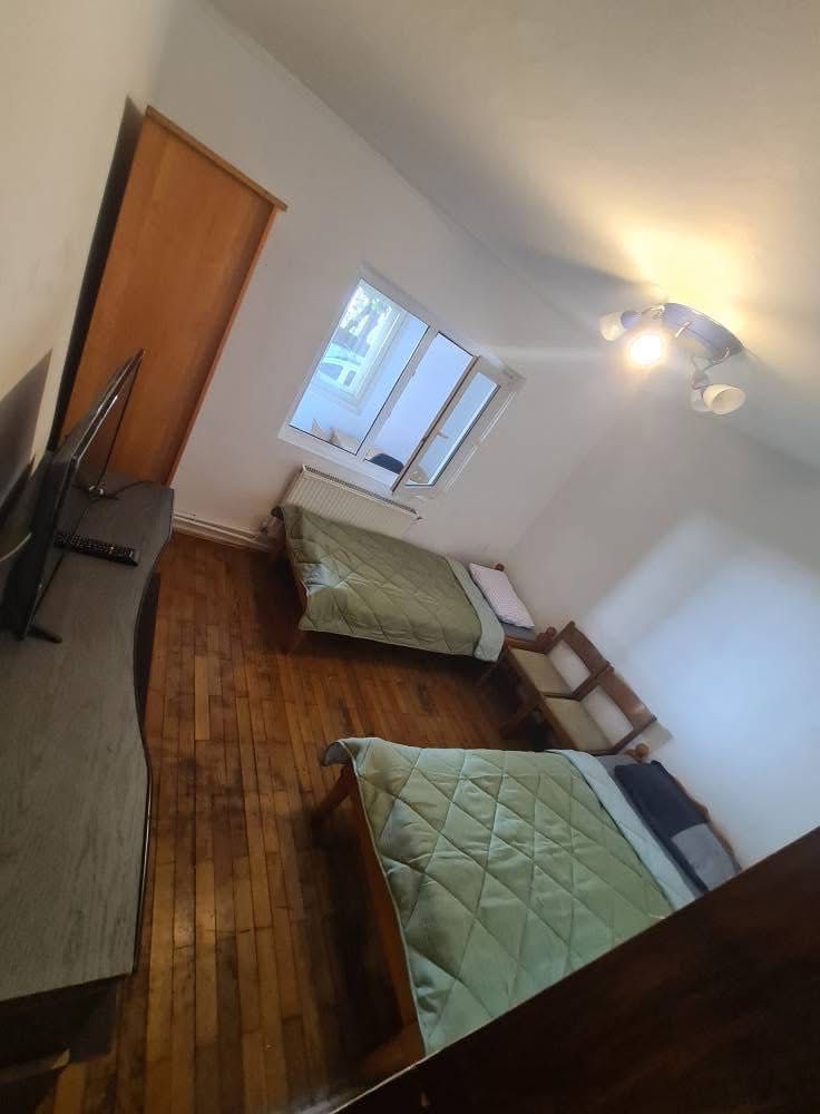 🏠 Vând apartament 2 camere (transformat în 3) - Poză 1