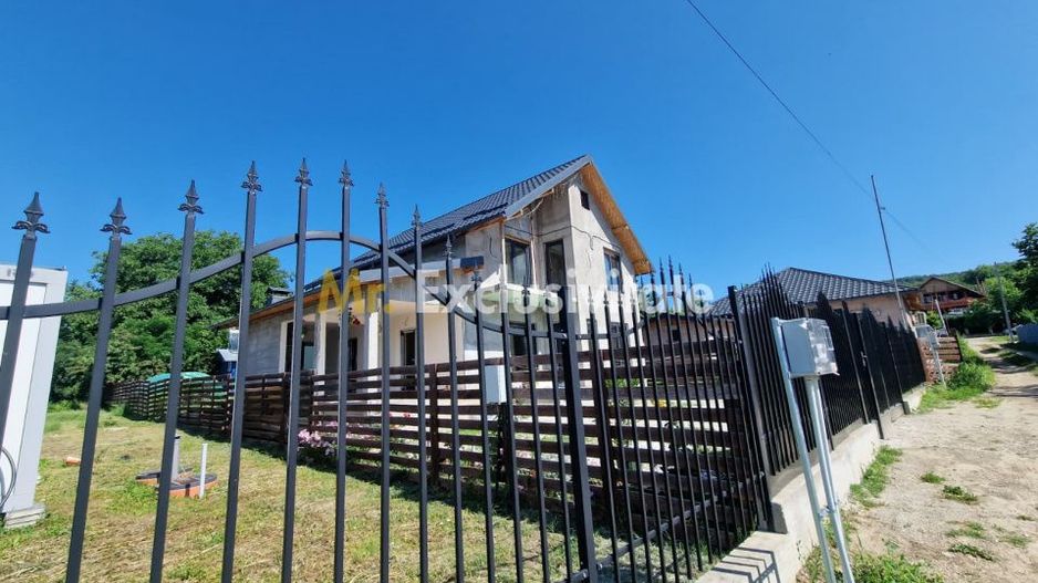 Teren  intravilan intrare Calinesti! - Poză 3