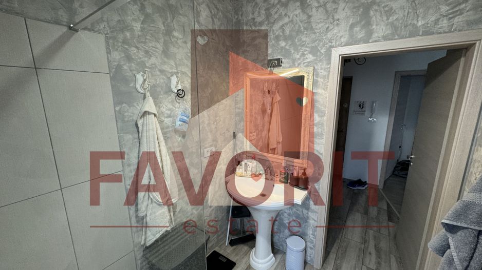 Mobilat si utilat. Pozitie excelenta. Villa construita in 2017 - Poză 12