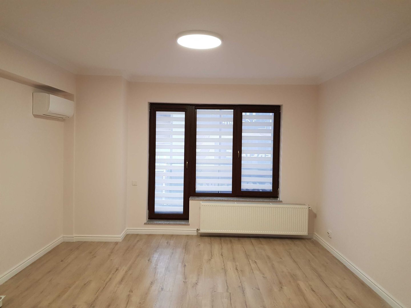 DE ÎNCHIRIAT: Apartament 3 camere – Piața Victoriei - Poză 2
