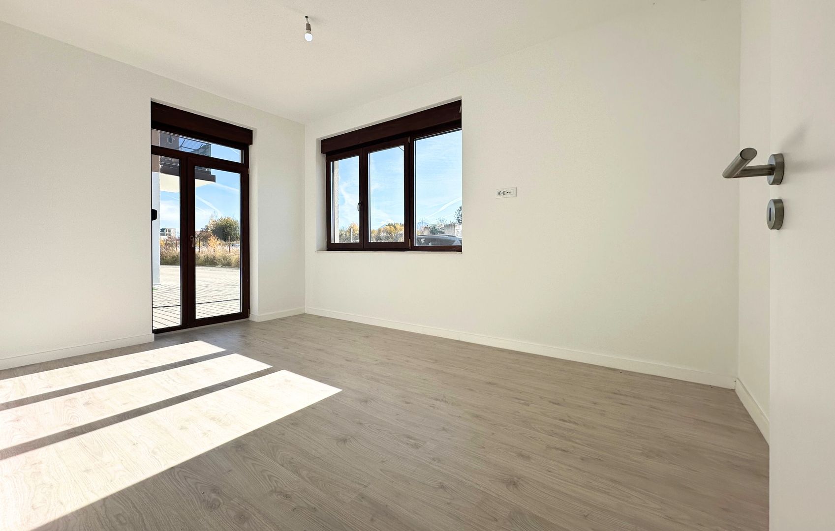 Apartament 2 camere 60 mp cu geam la baie lângă Paradisul Acvatic - Poză 1