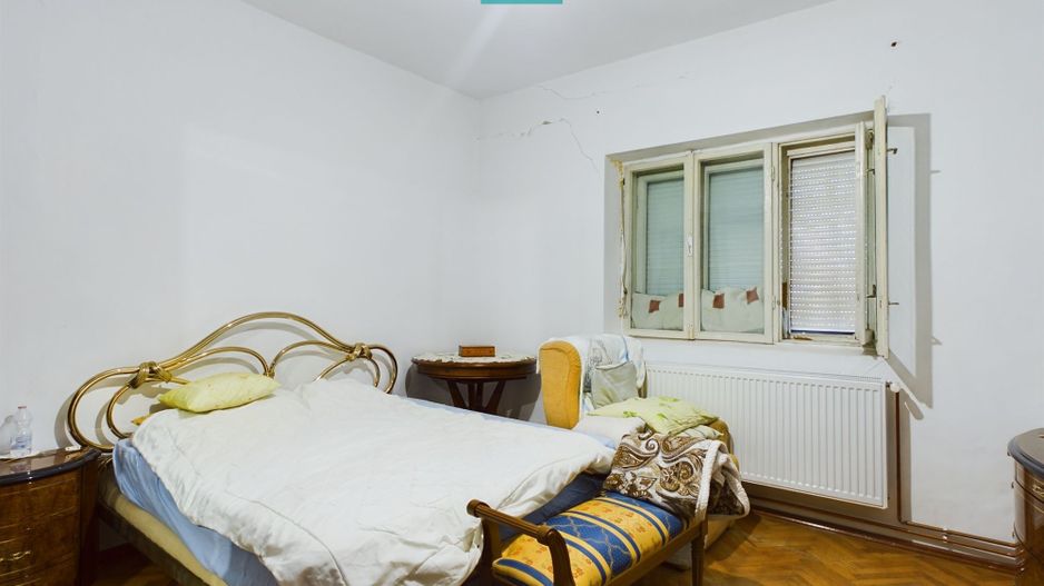 Casă cu 4 camere + anexe   în Șofronea - Poză 3