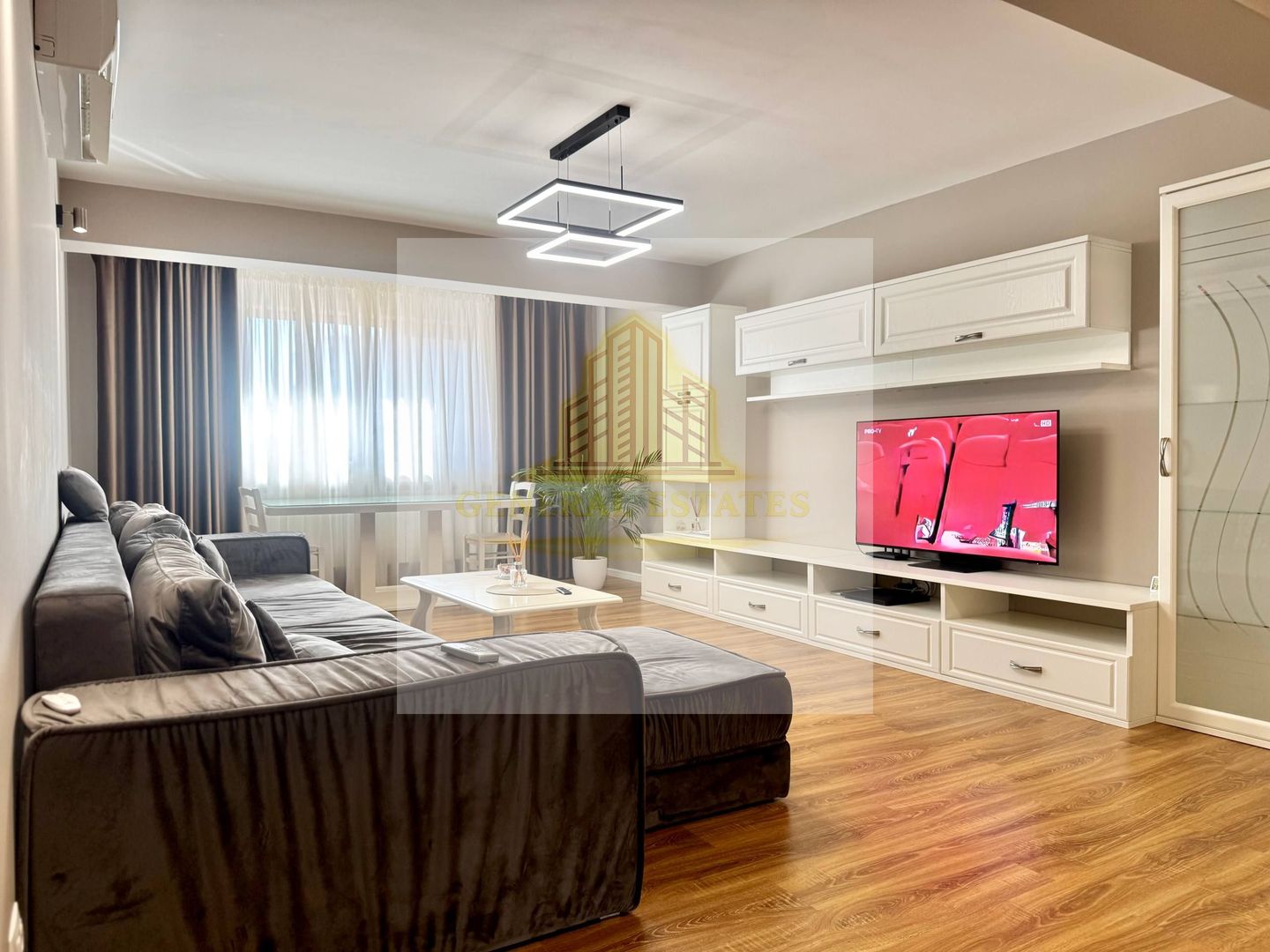 Vânzare apartament cu 3 camere - 130 m.p - în Zona CUG, Iași. - Poză 1