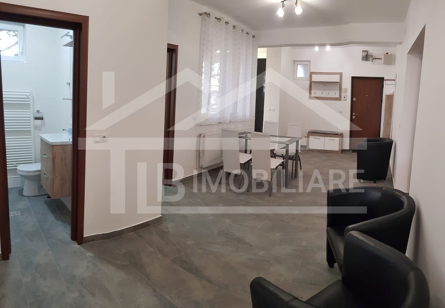 Apartament cu 4 camere, 75mp, Zona Semicentrala - Poză 1