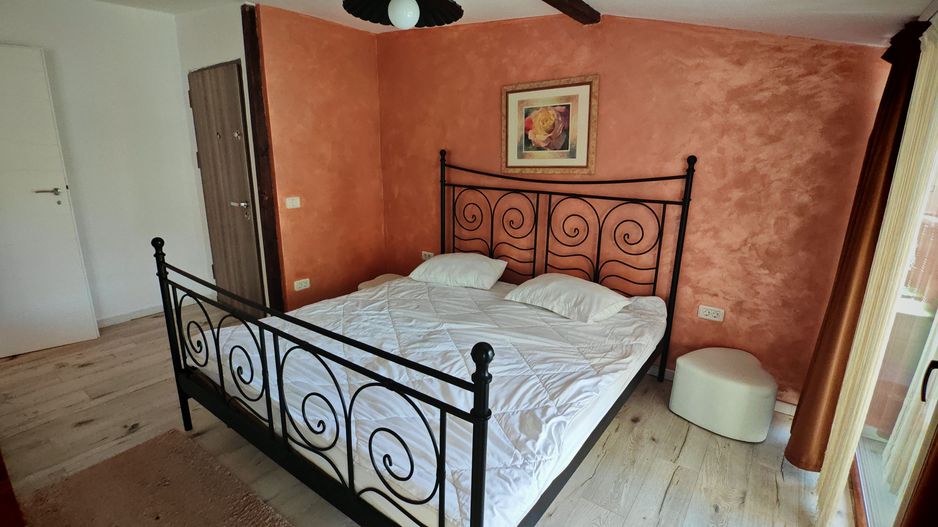 Vila cu 10 camere,pretabil compartimentare in 2 unitati separat,ASTRA. - Poză 1