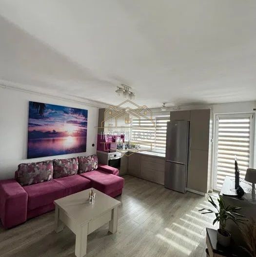 Apartament într-o zonă liniștită cu balcon și parcare - Poză 2