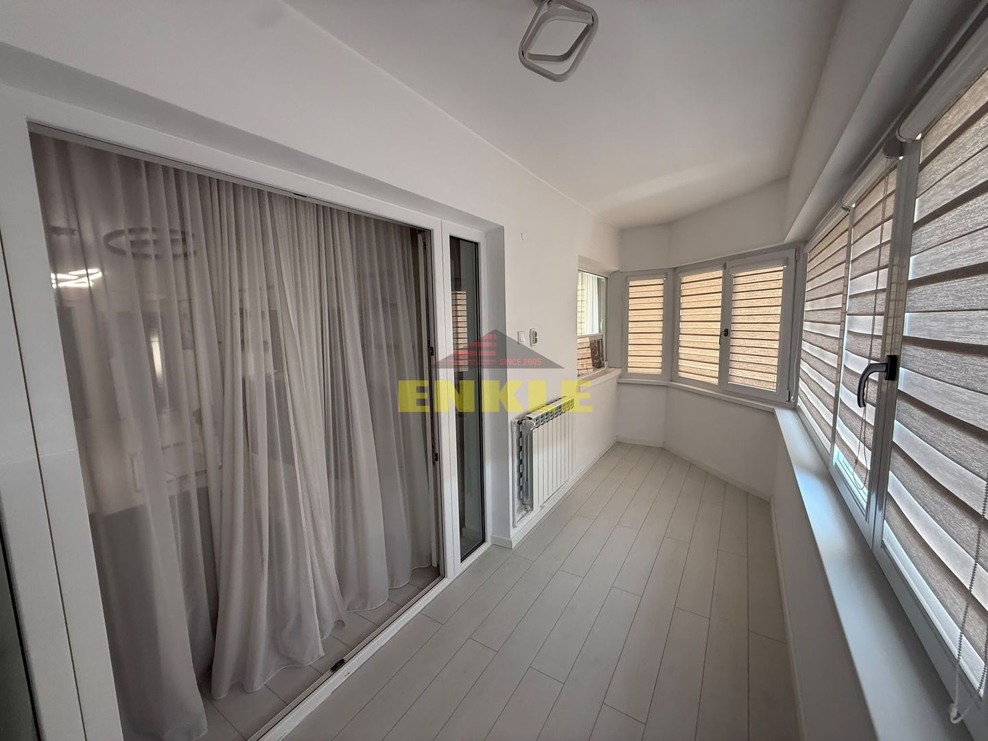 DE ÎNCHIRIAT – APARTAMENT ULTRAMODERN CU 3 CAMERE - Poză 8