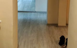 Apartament cu patru camere, zona Florilor-Craiter 80 mp - Poză 2