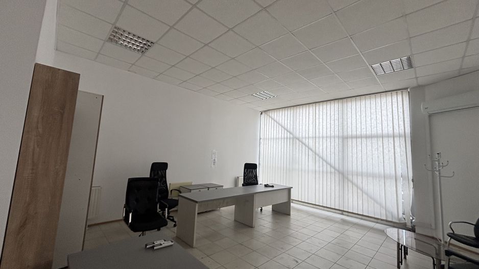 Depozit cu showroom de inchiriat de 1600 mp - Poză 19