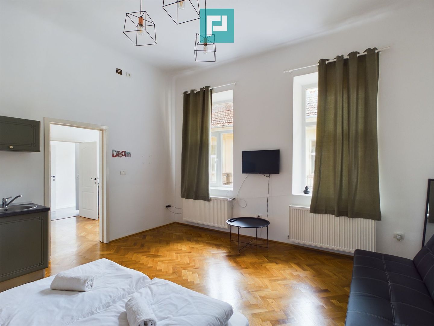 Apartament situat la km 0 in Arad - Poză 1