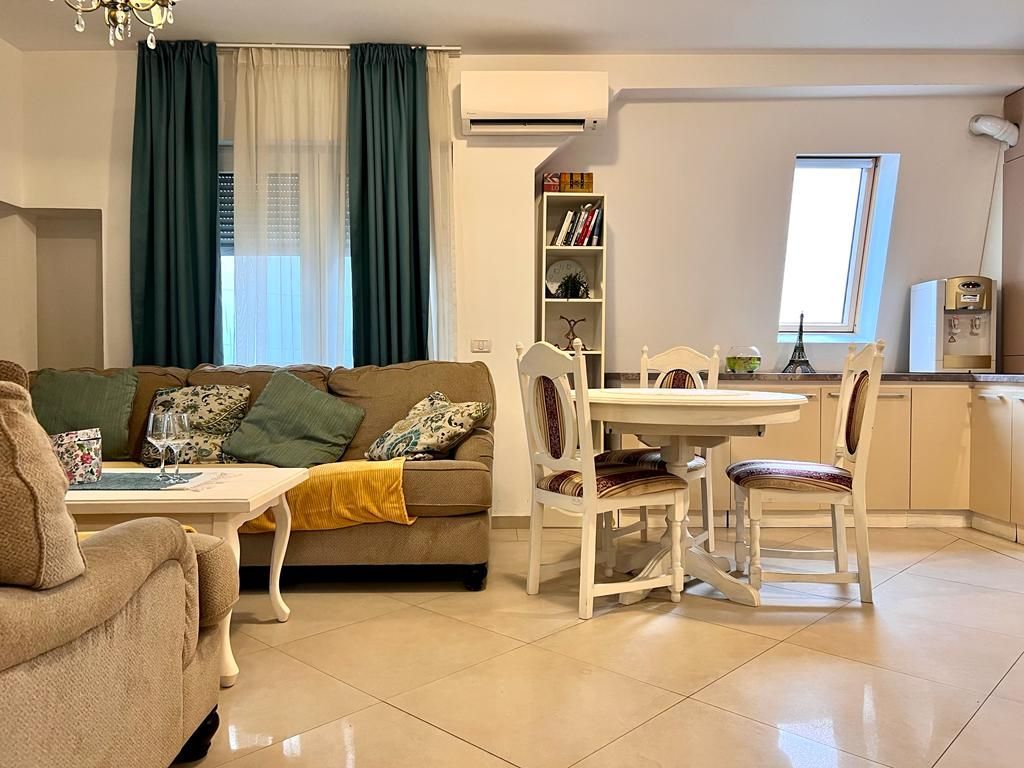 APARTAMENT tip penthouse  ZONA Torontalului - Poză 1