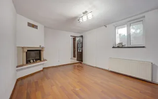 Două case. O singură curte. Mai multe feluri de a spune „acasă” - Poză 14