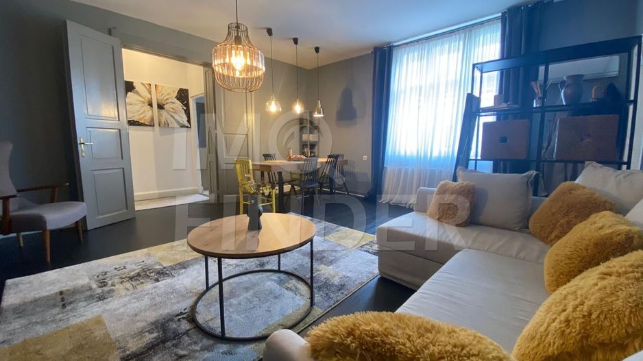 Vanzare 3 camere, in vila, Zona Piata Engels, renovat complet - Poză 1