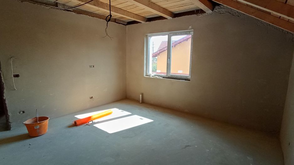 Sanandrei Duplex cu 4 Camere, Drum Asfaltat, Toate Utilitatiile - Poză 9