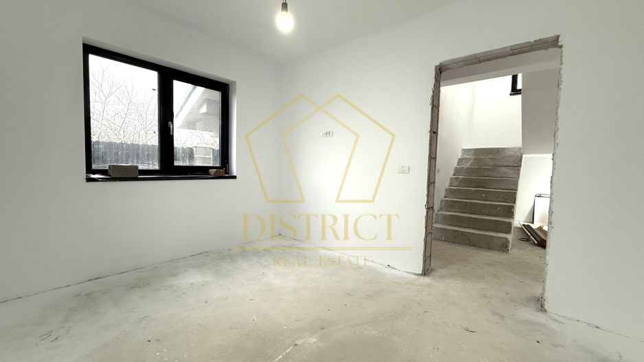 Duplex despartit prin camera tehnica cu 4 camere | Giroc - Poză 2