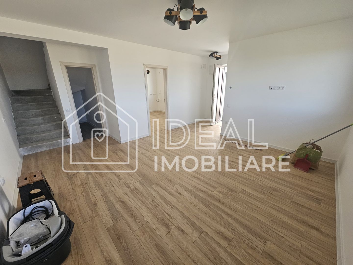 Casa cu 4 camere LA CHEIE in Calea Cisnadiei, zona Casa de Apa - Poză 2