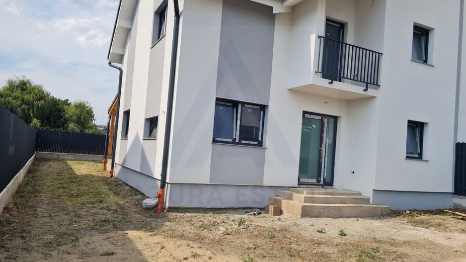 Casa 4 camere 2 bai terasa acoperita si teren 334 mp in Sura Mare - Poză 2