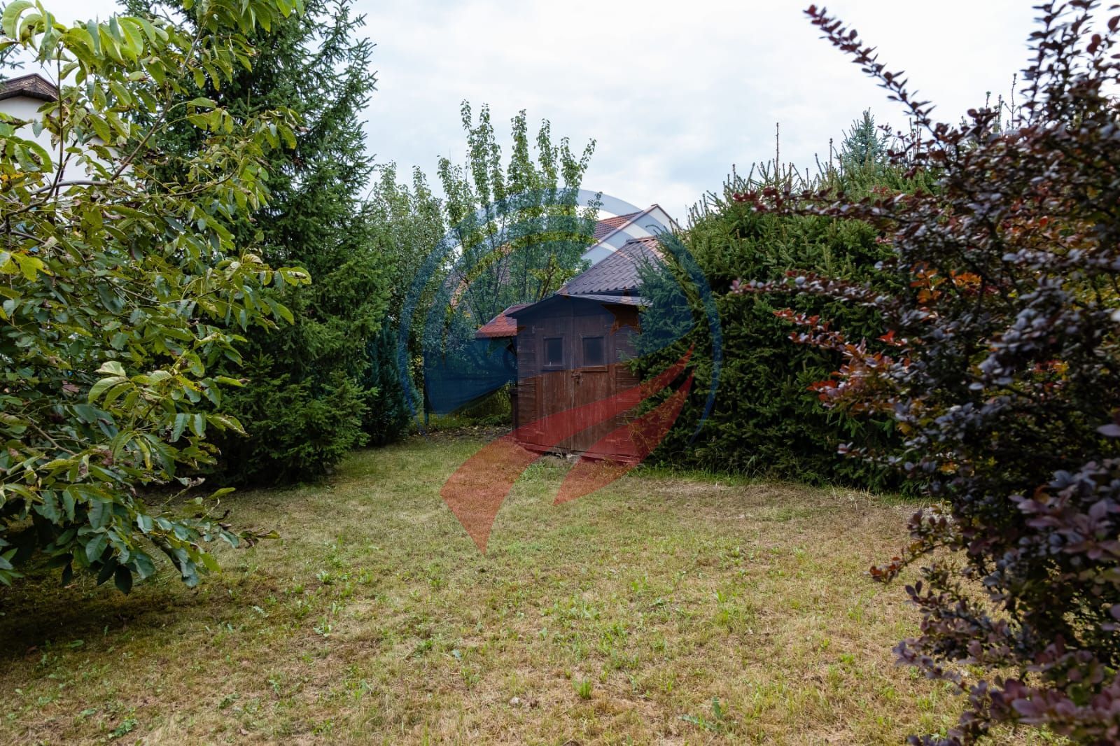 Vila superba cu cinci camere zona centrala - Poză 6