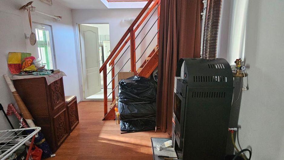 Casă de vânzare la liziera pădurii – Comuna Bogați, Argeș - Poză 4