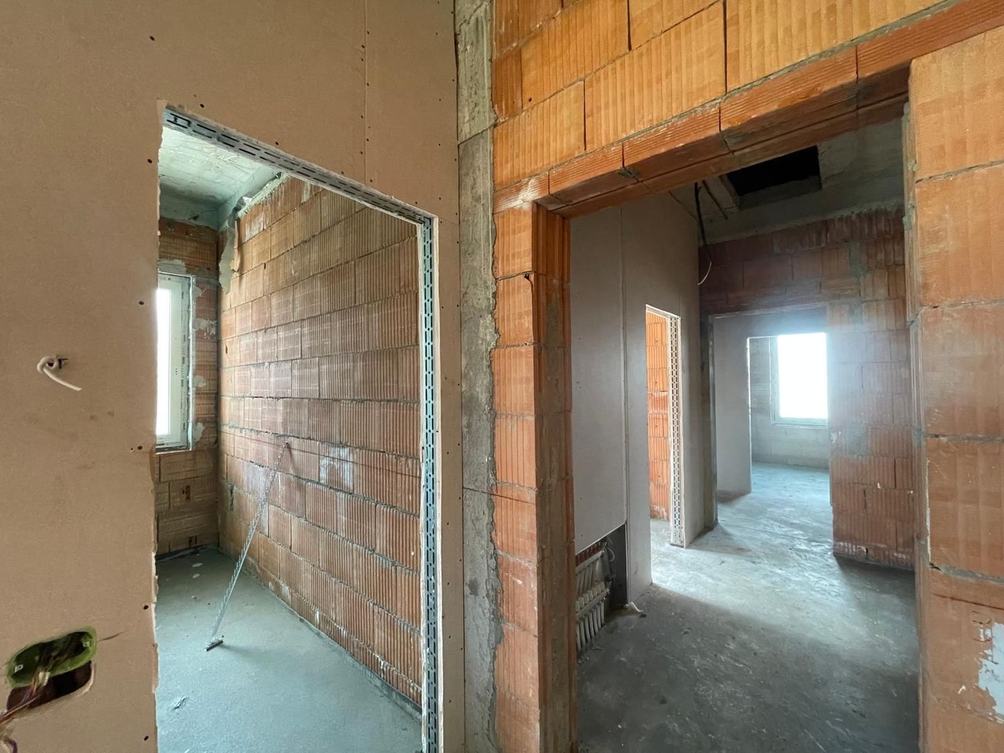 Duplex pe parter - 3 camere - zona Valery - 145.000€ - Poză 6