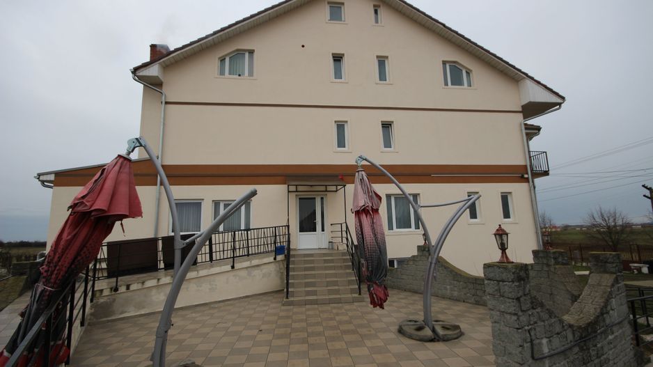 Vila  destinatie camin batrani - Poză 1