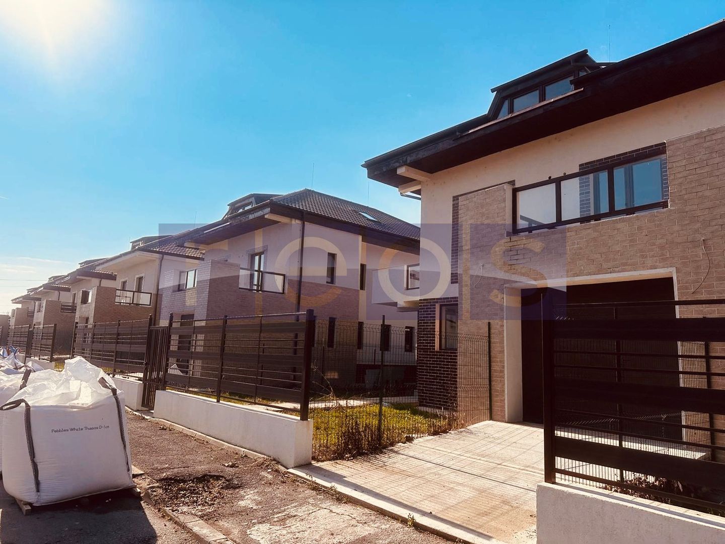 VILA DE VANZARE IN COMPLEX REZIDENTIAL | CREVEDIA | 4 CAMERE - Poză 5