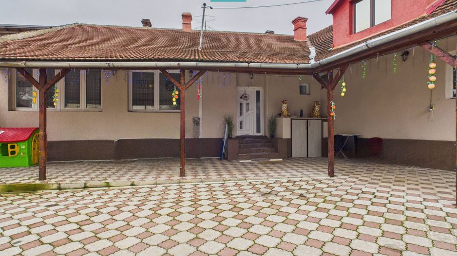 Două case, curte mare, lângă Castelul Huniazilor - Poză 32