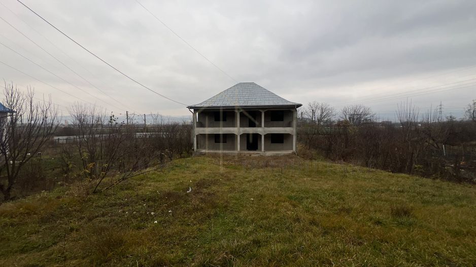 Casa de vanzare in Onesti - Poză 1