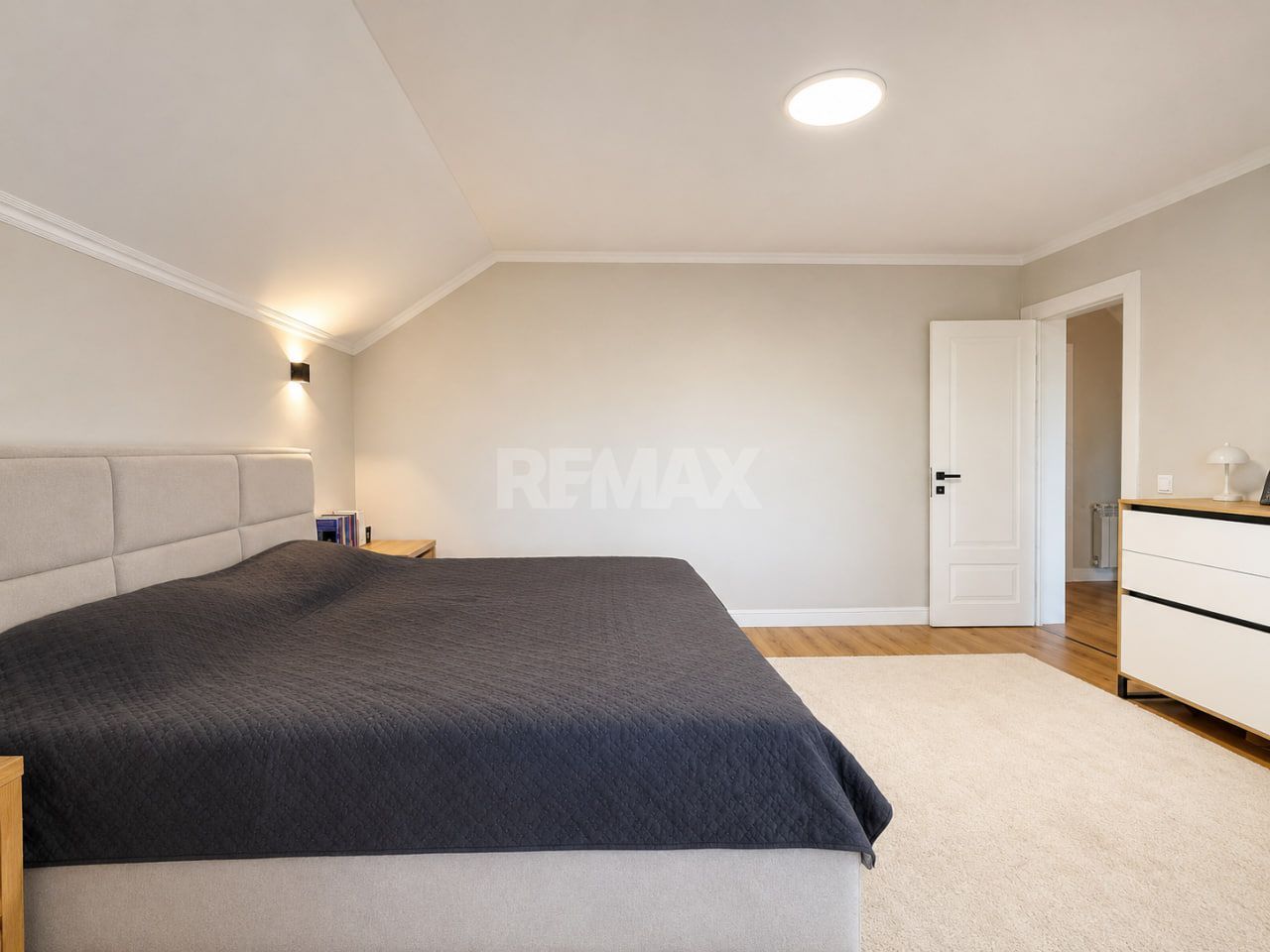 Casă 3 + Living, renovată | 17 ari | Panouri fotovoltaice | Pompă de căldură | Măgdăcești - Poză 22