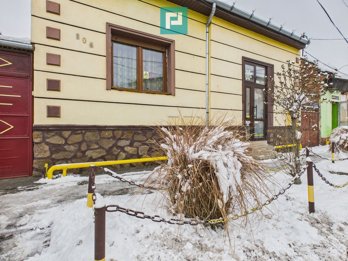 Casă cu 4 camere în zona Parneava - Poză 1