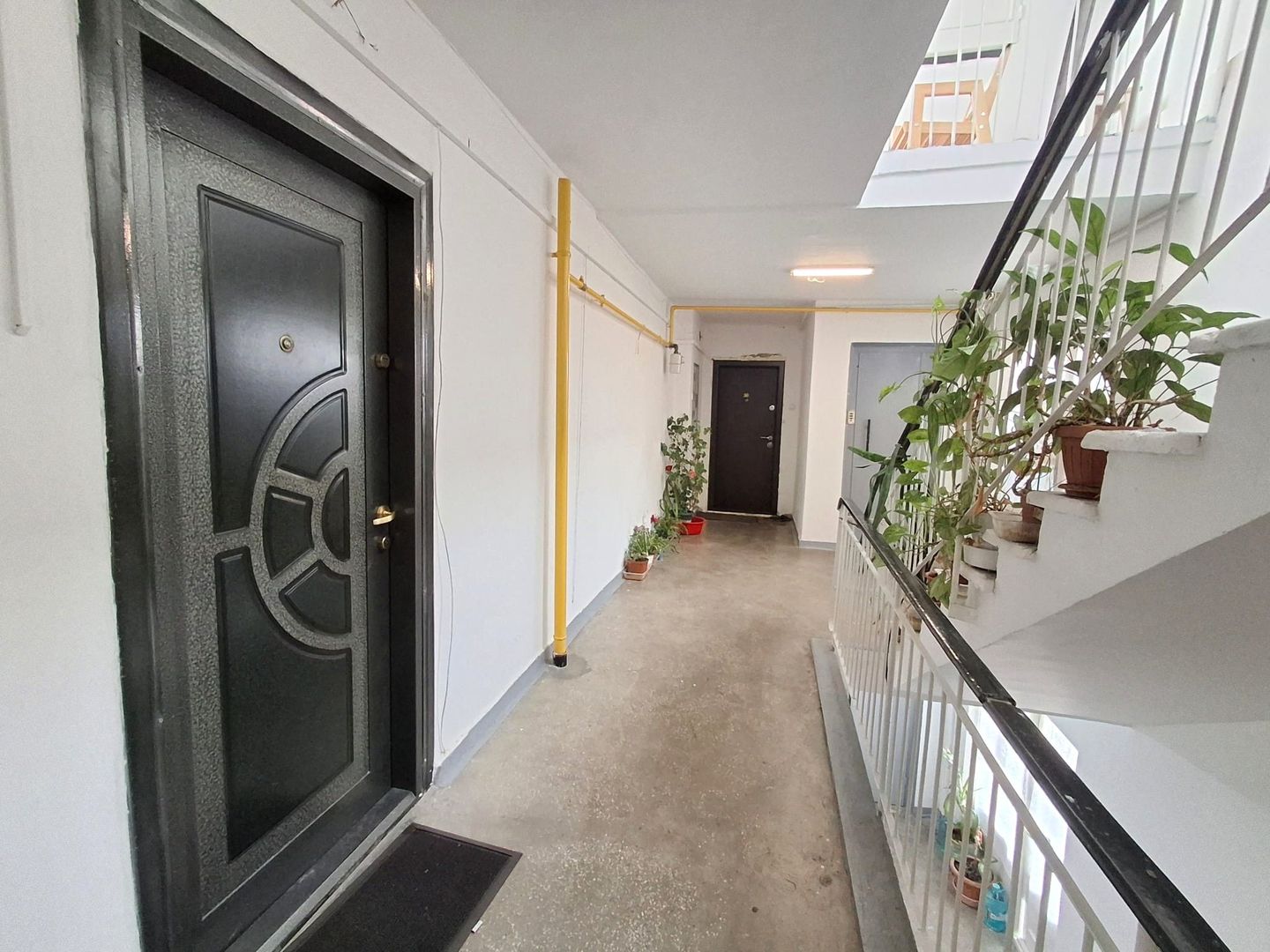 De Vanzare Apartament cu 3 camere  Mall Vitan imobil constr 1985-1990 - Poză 1