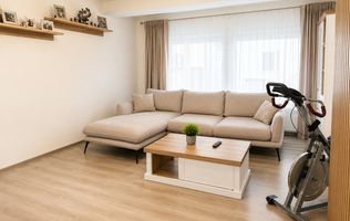 Duplex Spațios cu 3 Dormitoare și Curte Amenajată |
