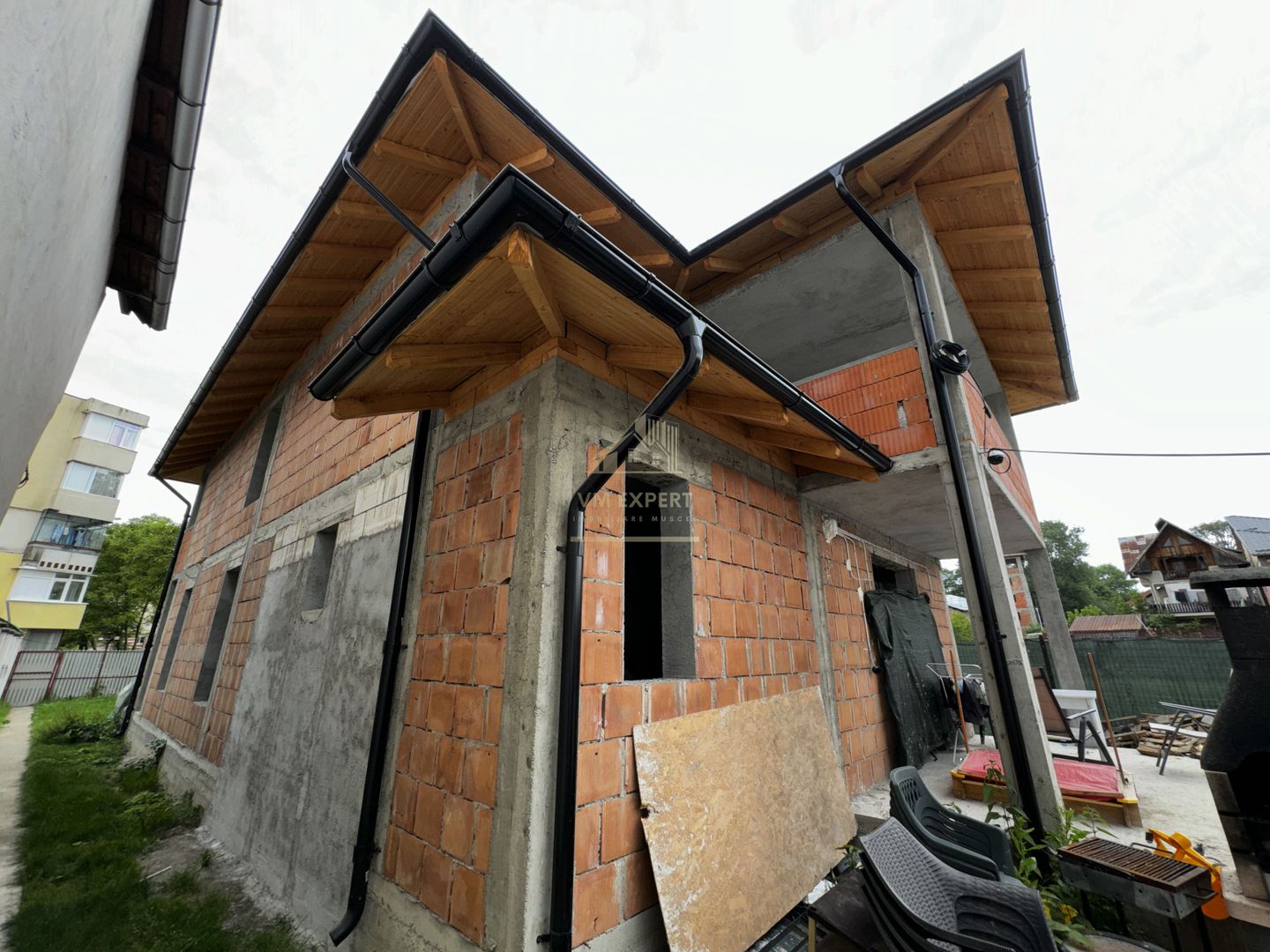 VILA 5 CAMERE, ZONA ULTRA CENTRALA, CAMPULUNG MUSCEL, TEREN 500 MP - Poză 3