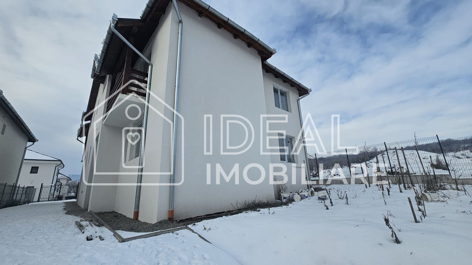 Duplex cu 4 camere, si 250 mp de curte - Poză 2