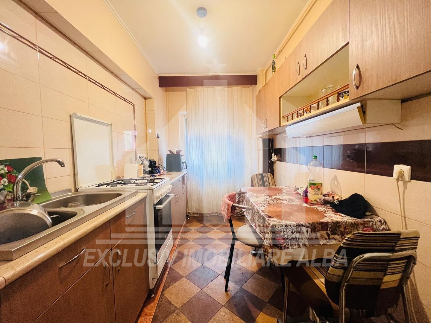 Apartament 2 camere, decomandat, etaj intermediar - Poză 1