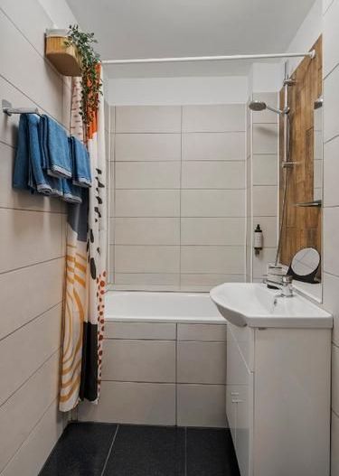 Garsonieră superbă, PiațaVictoriei, mobilat complet, certificat turistic - Poză 8