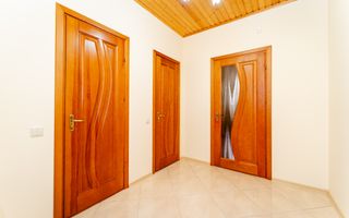 Se oferă spre închiriere casă în centrul orașului, ideală pentru birouri, clinică sau centru educați - Poză 9