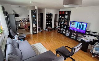 Vand apartament cu 4 camere - Poză 2
