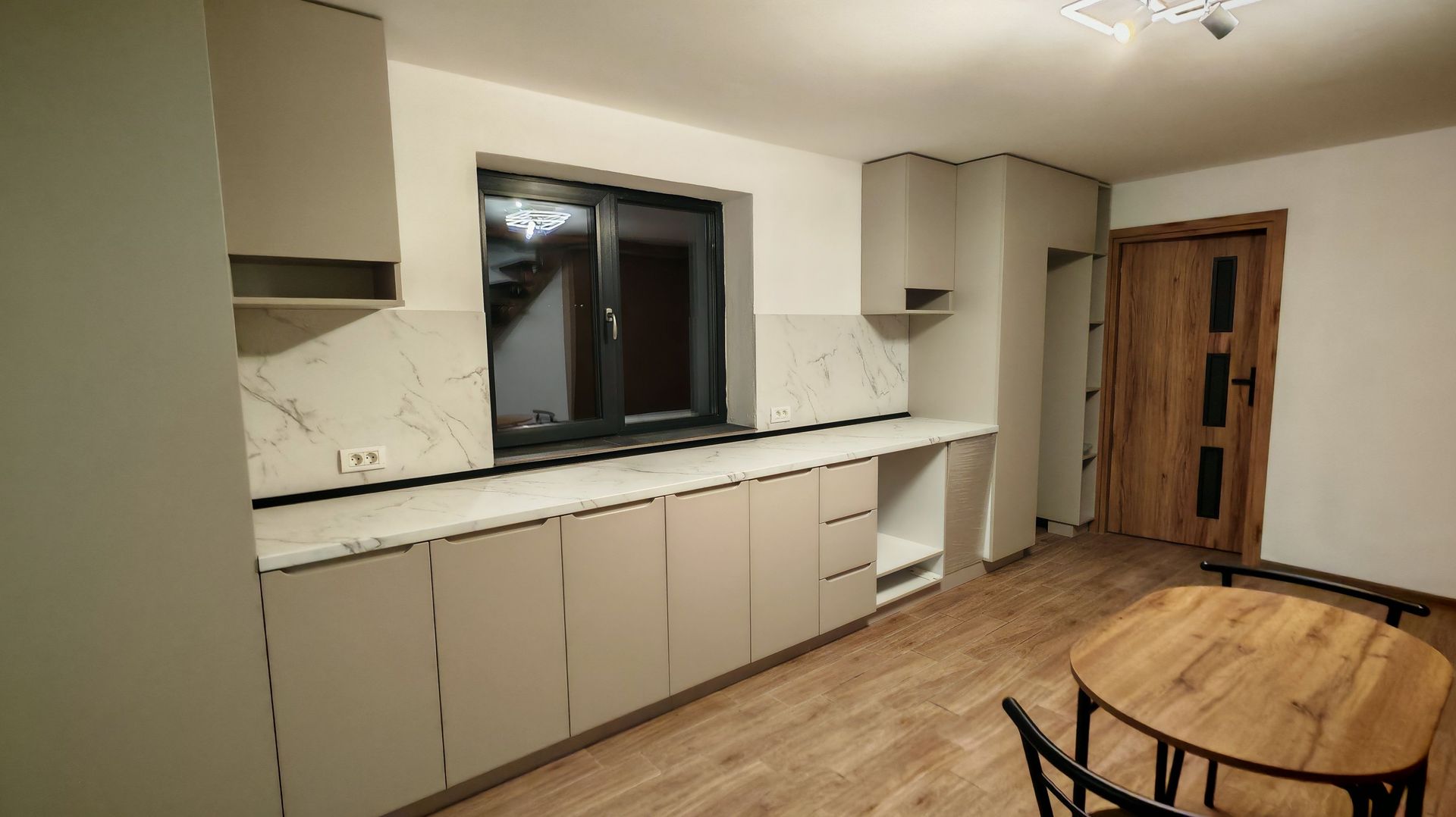 Corp de casa P+M 4 camere , Racadau Carpatilor -LIDL- ,curte comuna. - Poză 8