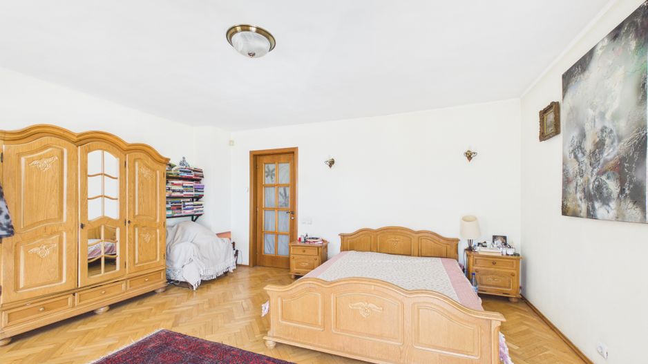 Vilă cu 8 camere de vânzare, piscina, livada, iesire la Balta Pasarea - Poză 21