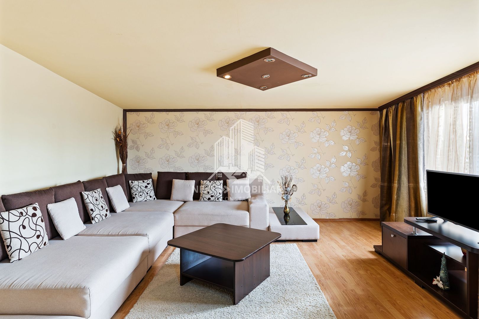 Casa P+M, 5 camere si spatiu comercial stradal , teren 252mp - Poză 14