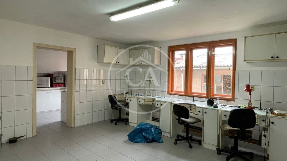 Casa de vânzare cu 8 camere de tip P+E+M in zona Rogerius, Oradea - Poză 9