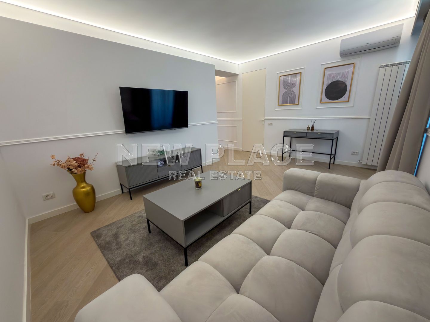 [VIDEO] CORTINA NORTH | Bucatarie inchisa | 1,100 Eur+TVA|Terasa 30 mp - Poză 1