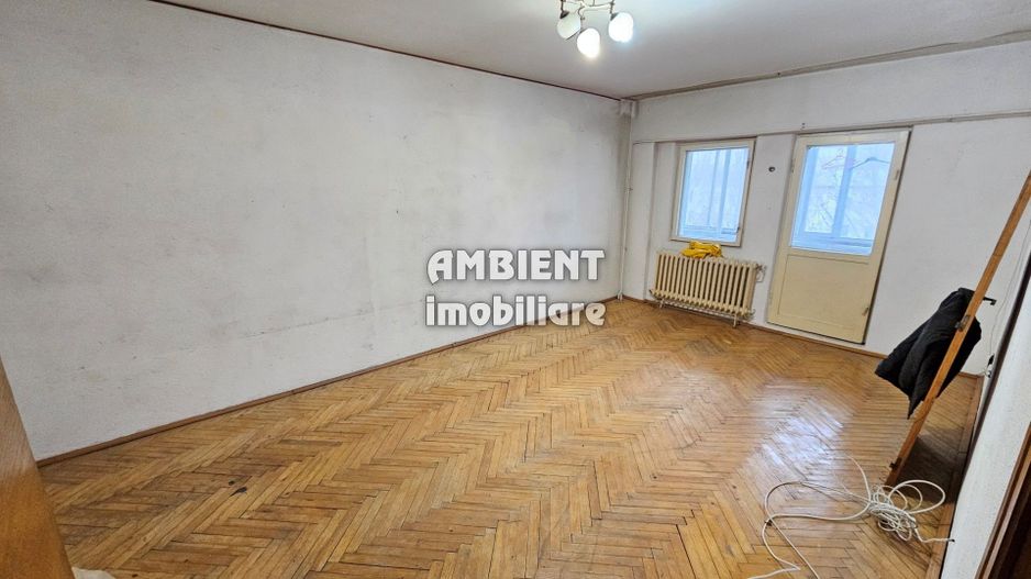 Apartament cu 3 camere, etaj 3, zona CENTRU; - Poză 1