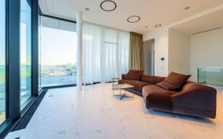 Apartament de 5 camere spațios, situat în zona Nord din Constanța - Poză 3