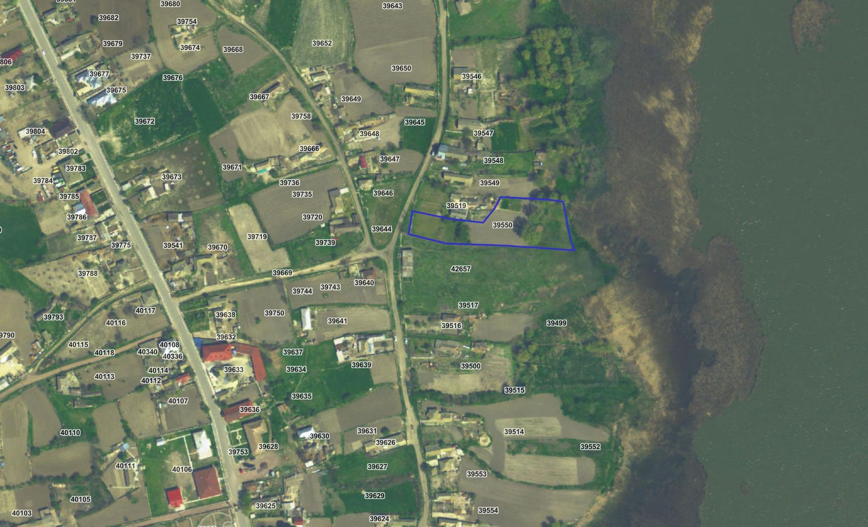 Teren intravilan 4367 mp – Salcioara – deschidere la lac - Poză 1