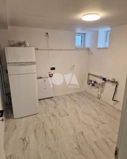 Pentru inchiriere Duplex 5 camere ( Parter + Demisol ) in vila Piata Romana - Poză 15