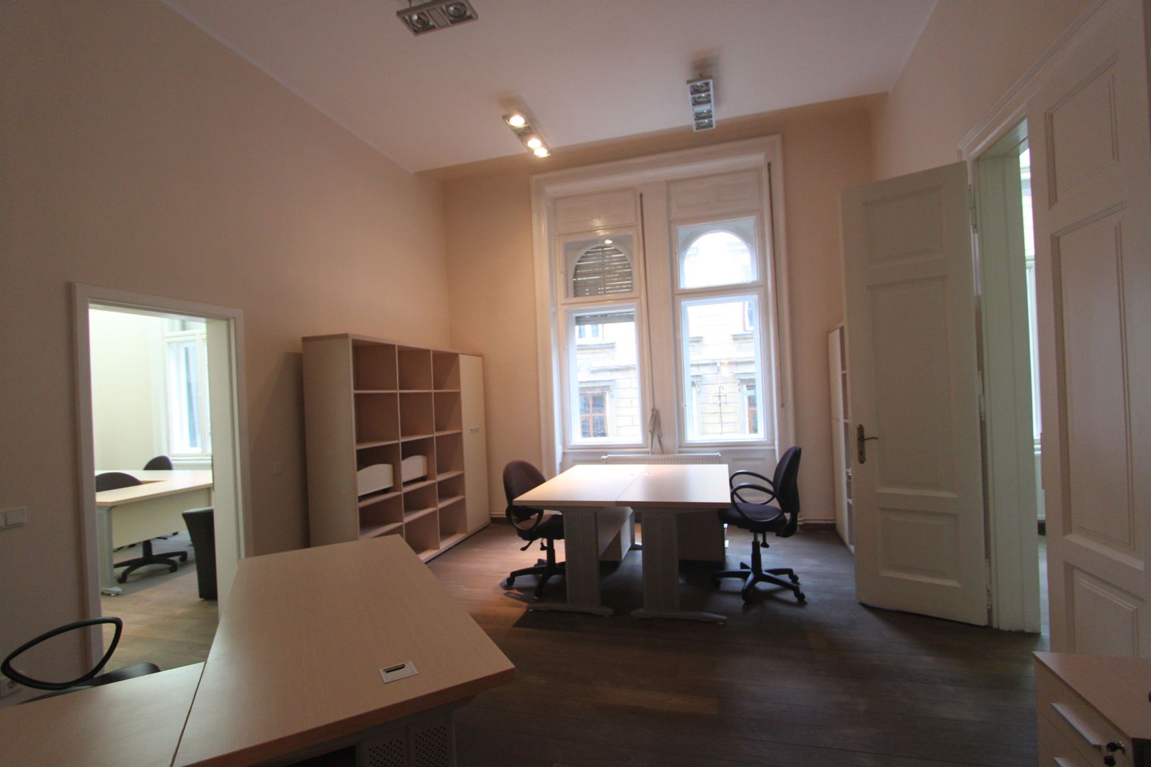 Spațiu de birouri mobilat - 120mp  în zona Unirii. - Poză 2