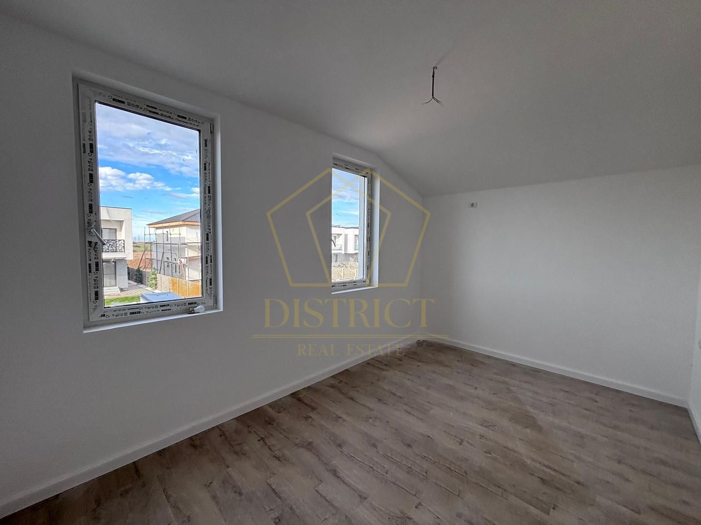 COM 0% Duplex cu 4 camere, panouri, pompe de caldura | Giroc - Poză 8