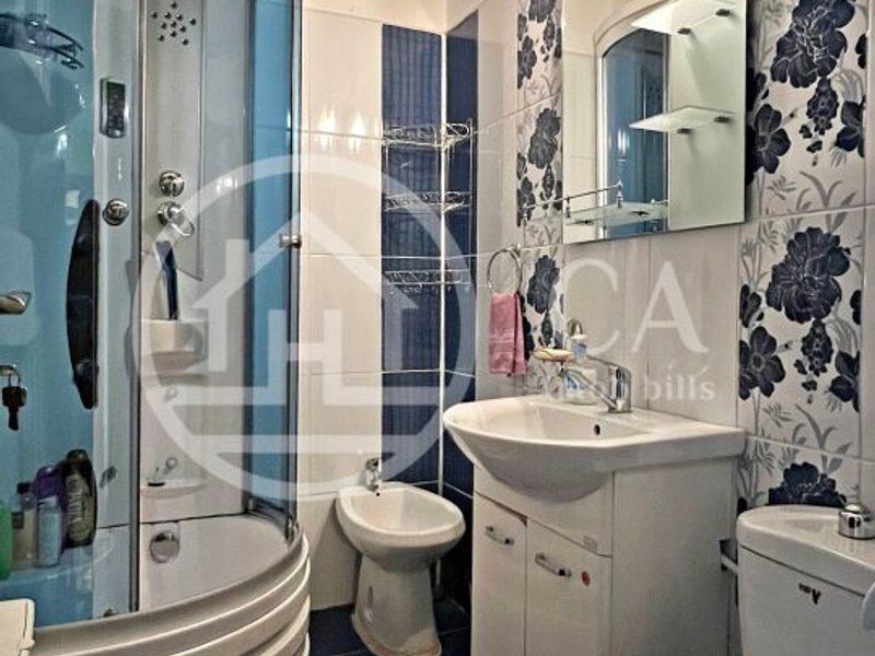 Apartament cu 3 camere de vanzare in zona Rogerius Oradea - Poză 8
